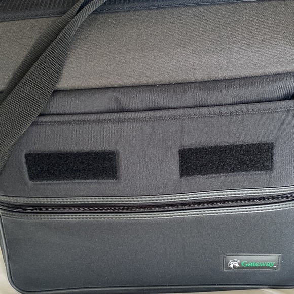 Laptop Notebook Carrying Shoulder Bag-Black, Excellent Condition -Rarely Used - Picture 4 of 8